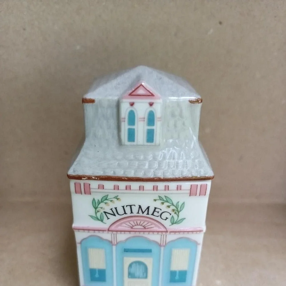 vintage 1989 lenox spice village NUTMEG house spice box
